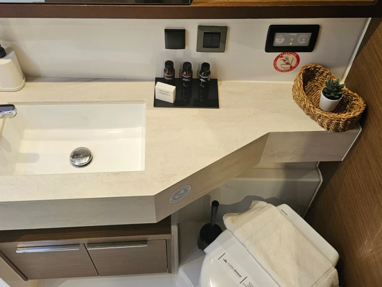 Lagoon Lagoon 46 między profesjonalistami a osobami prywatnymi w Fethiye