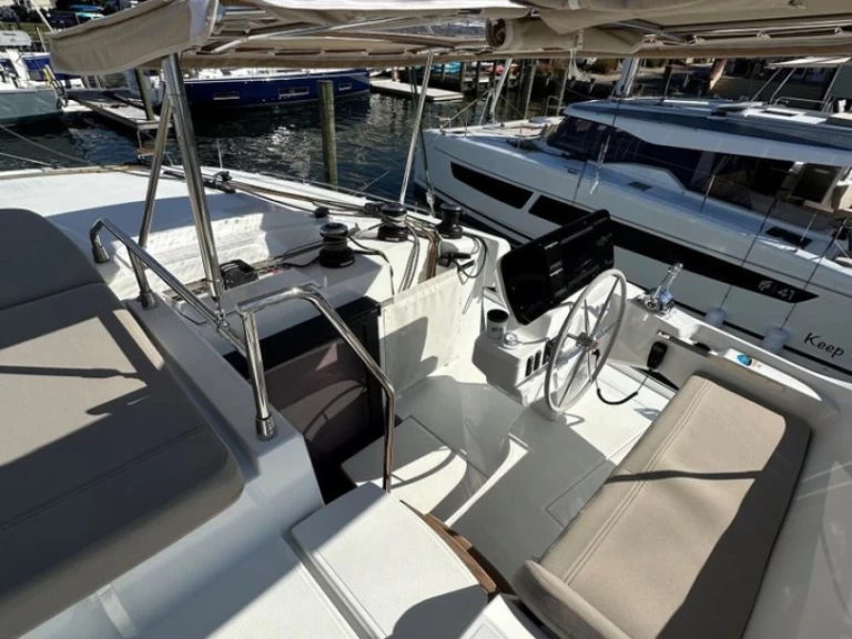 Wynajmij Fountaine Pajot Fountaine Pajot FP 44 Maestro - 3 cab. w Road Town