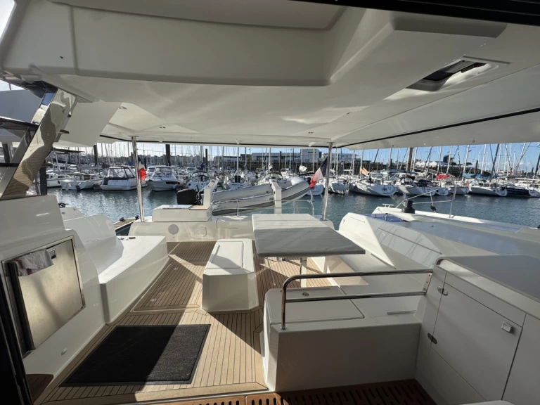 Wynajem Katamaran Fountaine Pajot z patentem 