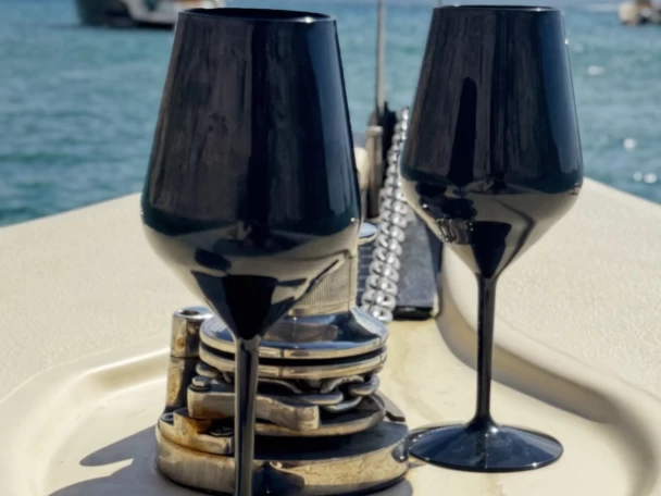 Wynajmij Victor Victor 7.4M w Agía Kiriakí