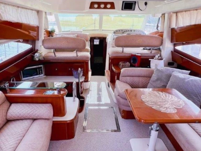 Wynajmij Motorówka z lub bez skippera Jeanneau w Podstrana