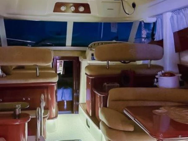 Jeanneau Prestige 46 między profesjonalistami a osobami prywatnymi w Bol