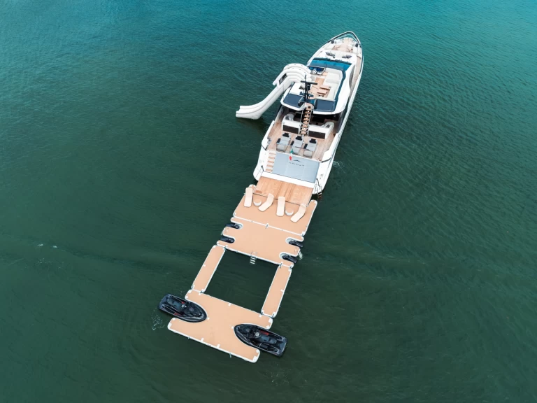 Azimut S10 między profesjonalistami a osobami prywatnymi w Miami