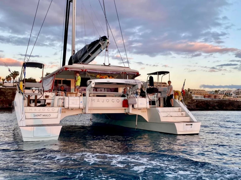 Nautitech Nautitech 542 między profesjonalistami a osobami prywatnymi w Le Marin