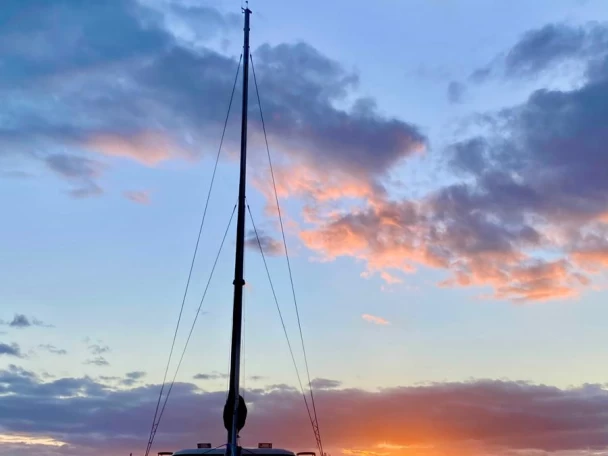 Wynajem Katamaran Nautitech z patentem 