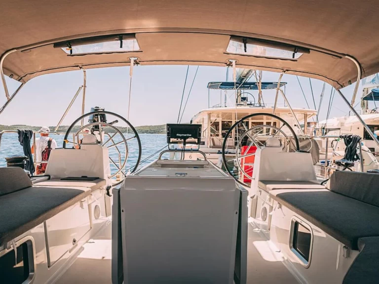 Jeanneau Jeanneau 54 między profesjonalistami a osobami prywatnymi w Le Marin