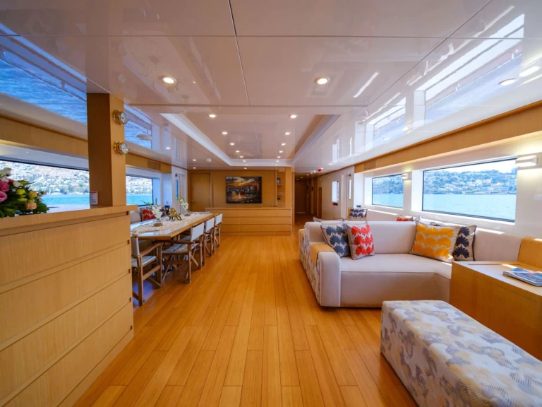 Wynajem Luksusowy jacht Custom z patentem 