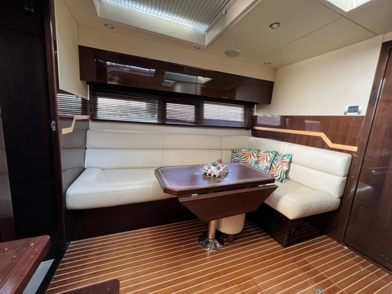 Wynajem łodzi Galeon Galeon 385 HTS w Donji Seget na SamBoat 