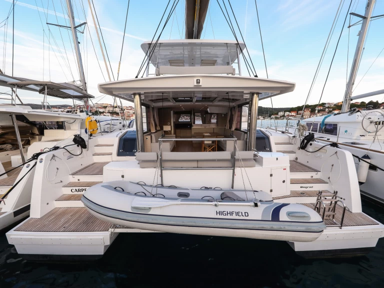 Wynajmij Katamaran z lub bez skippera Bali w Trogir