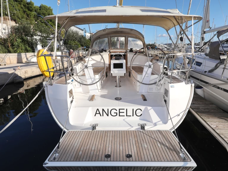 Bavaria Cruiser 37 między profesjonalistami a osobami prywatnymi w Biograd na Moru