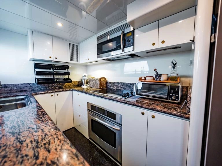 Wynajem Luksusowy jacht Johnson z patentem 