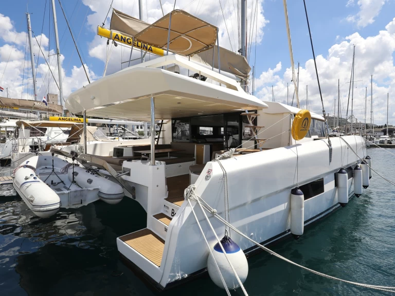 Katamaran do wynajmu w Rogoznica w najlepszej cenie