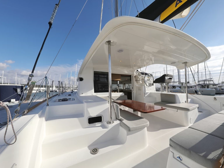 Lagoon Lagoon 40 między profesjonalistami a osobami prywatnymi w Sveti Filip i Jakov