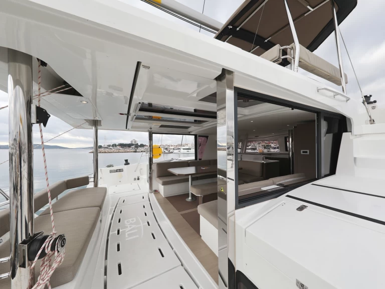 Wynajmij Katamaran z lub bez skippera Bali w Trogir