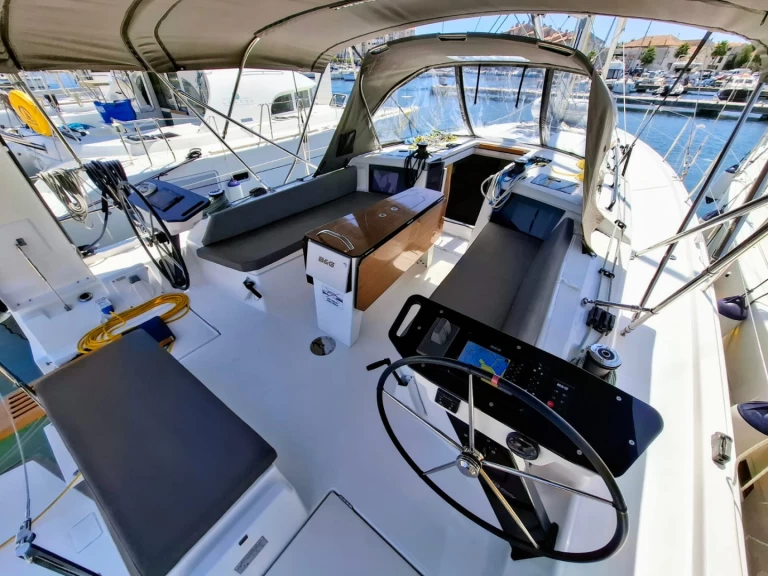 Żaglowiec do wynajmu w Sibenik w najlepszej cenie