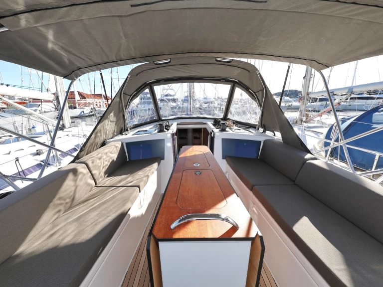 Żaglowiec do wynajmu w Trogir w najlepszej cenie