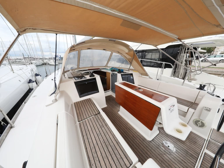 Wynajem Żaglowiec Dufour z patentem 