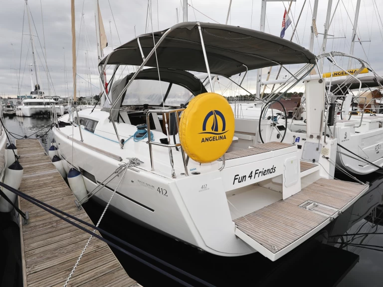 Dufour Dufour 412 Grand Large między profesjonalistami a osobami prywatnymi w Primosten