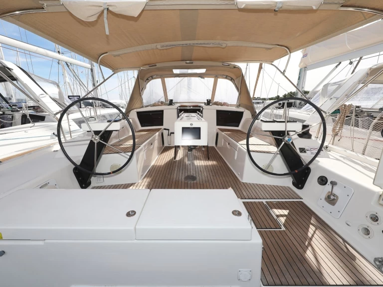 Wynajem Żaglowiec Dufour z patentem 