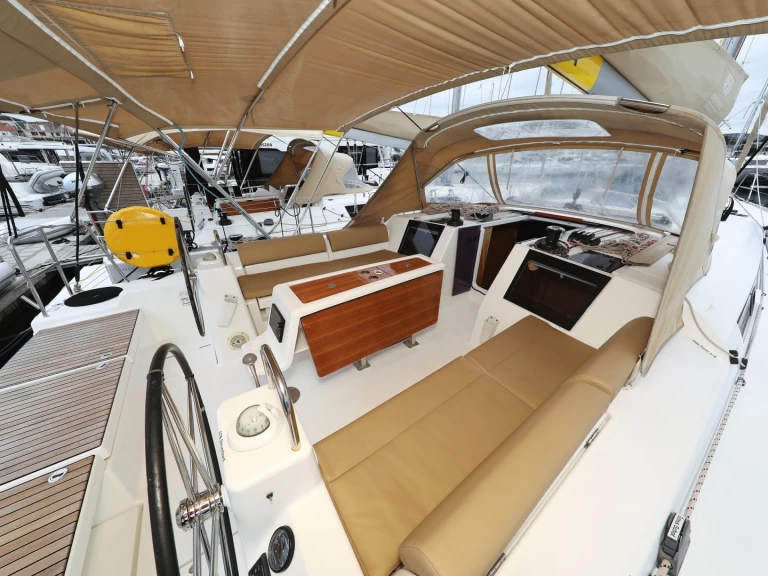 Dufour Dufour 460 Grand Large między profesjonalistami a osobami prywatnymi w Sibenik