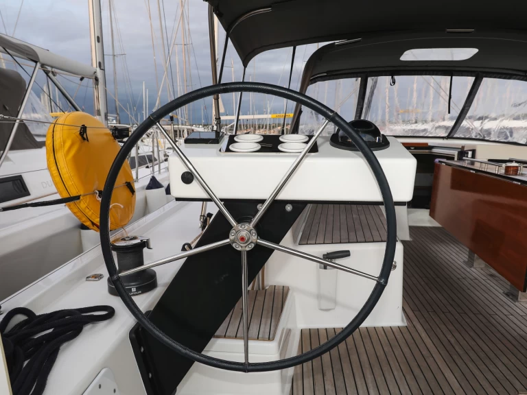 Wynajem łodzi Trogir tanio Dufour 470