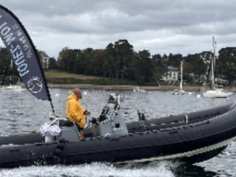 Łódż półsztywna do wynajmu w Baden w najlepszej cenie