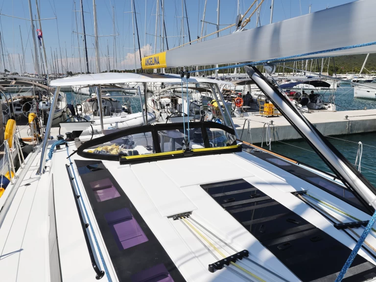 Wynajem Żaglowiec Dufour z patentem 