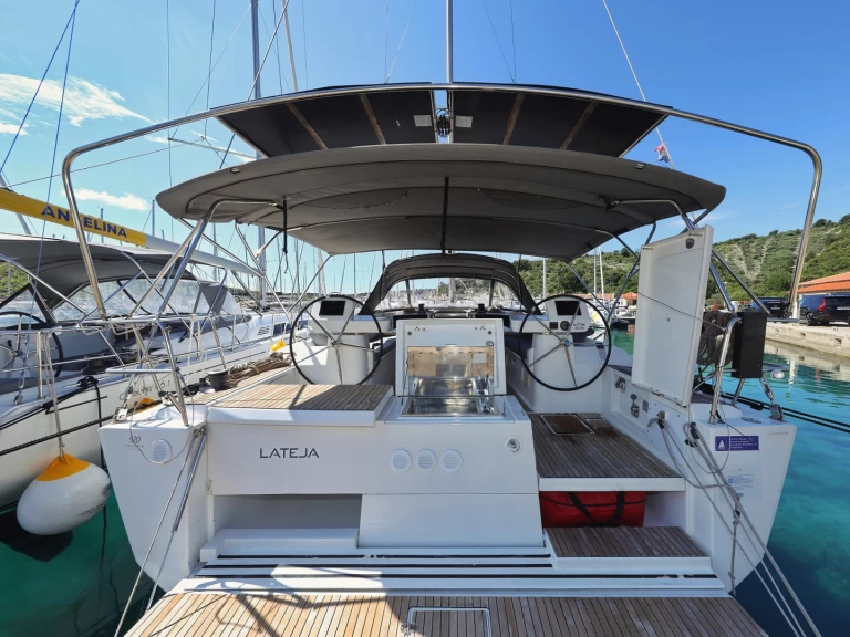 Wynajem Żaglowiec Dufour z patentem 