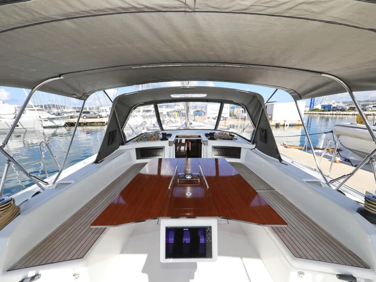 Wynajem Żaglowiec Dufour z patentem 