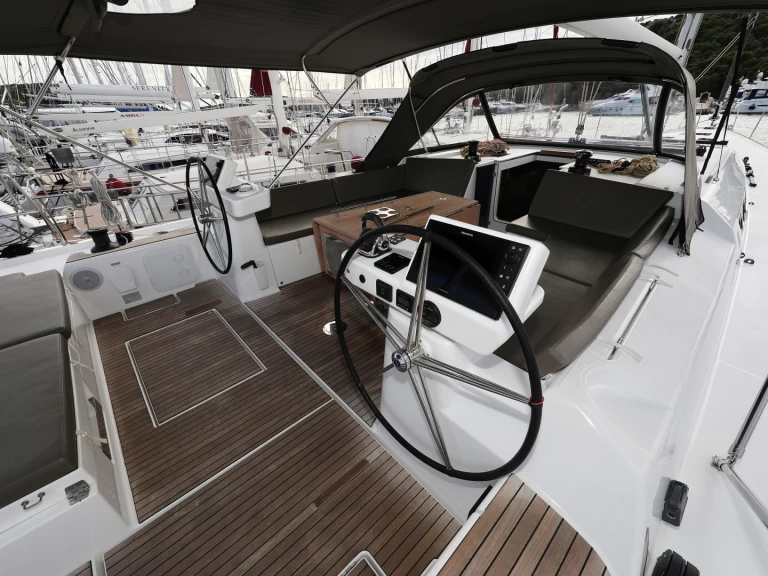 Żaglowiec do wynajmu w Trogir w najlepszej cenie