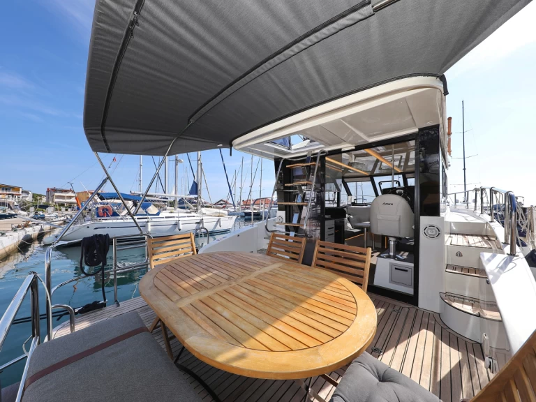 Wynajem łodzi Sibenik tanio Futura 40 Grand Horizon