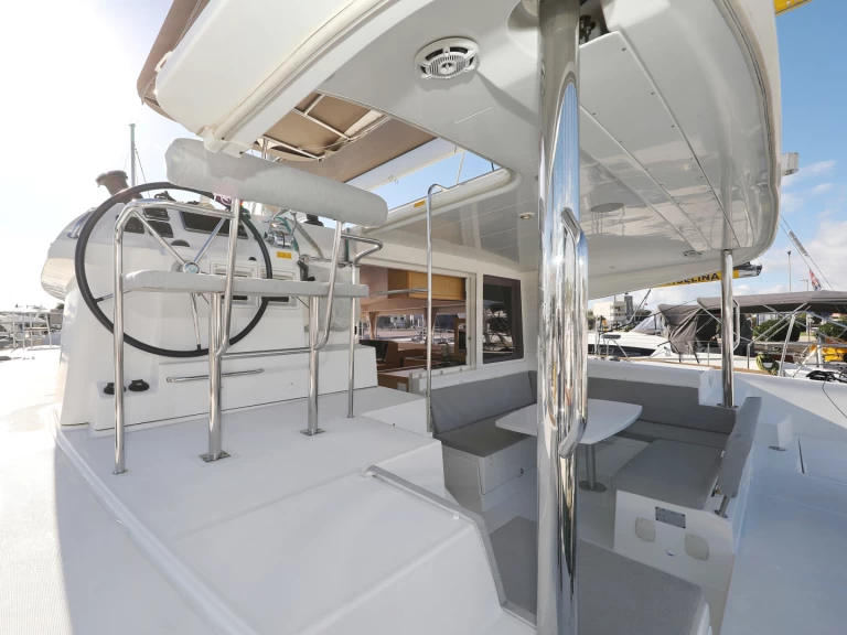 Wynajmij Katamaran z lub bez skippera Lagoon w Sveti Filip i Jakov