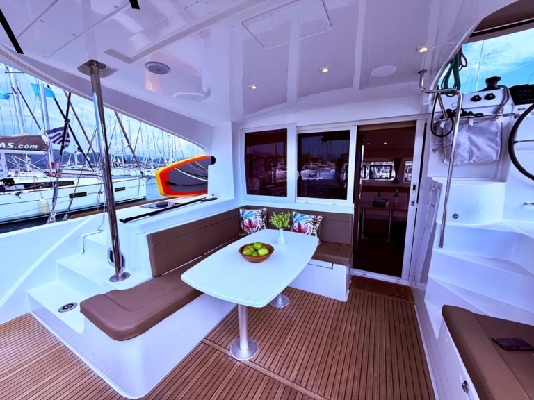 Wynajmij Katamaran z lub bez skippera Lagoon w Nydri