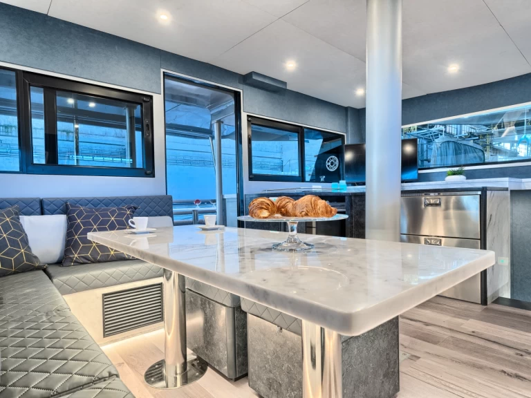 Wynajmij Katamaran z lub bez skippera Luna w Split