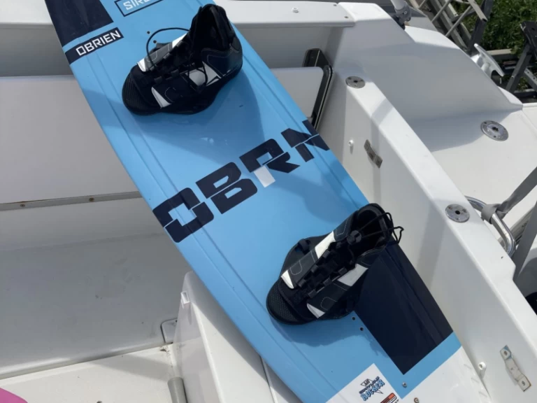 Wynajmij Jeanneau Cap Camarat 7.5 CC w Arzon