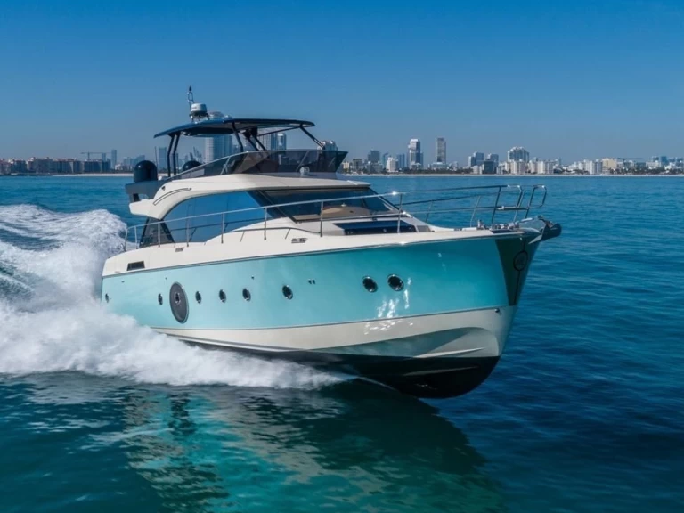 Wynajem łodzi Dubai Marina tanio Sunseeker 60