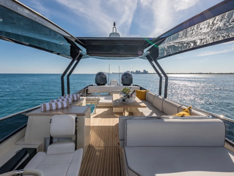 Wynajem Luksusowy jacht w Dubai Marina - Sunseeker Sunseeker 60