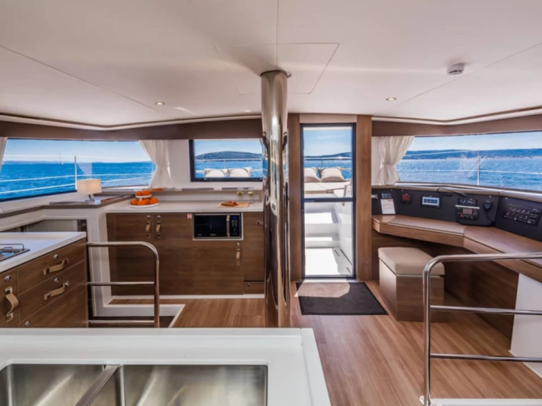 Katamaran do wynajmu w Cannigione w najlepszej cenie