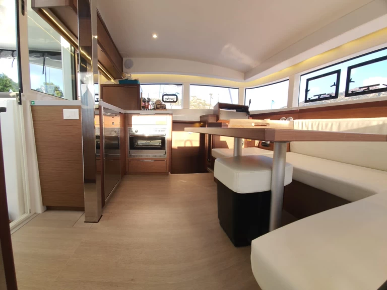 Wynajmij Lagoon Lagoon 40 w Olbia