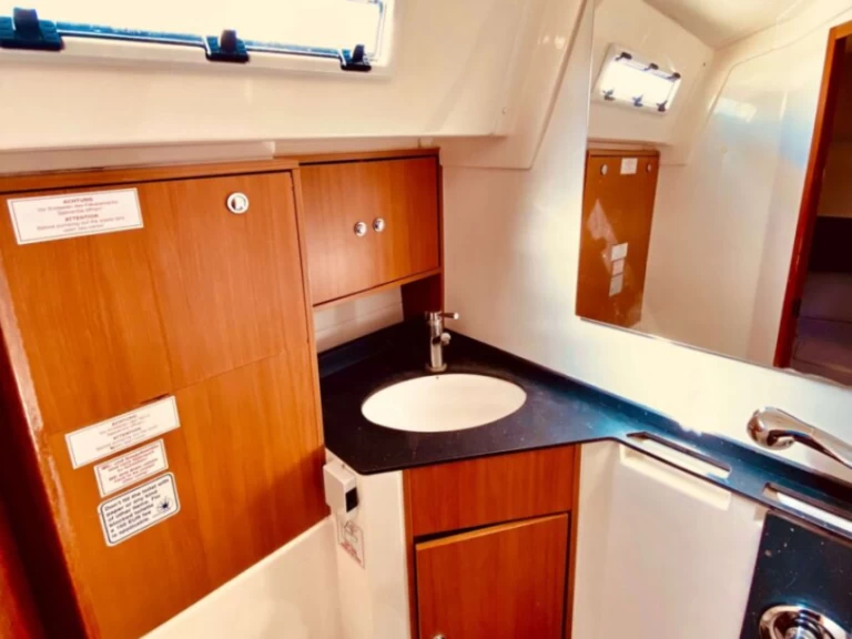 Wynajem Żaglowiec Bavaria z patentem 