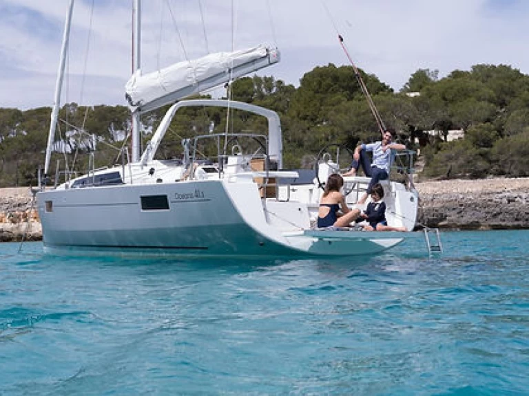 Wynajmij Bénéteau Oceanis 41.1 w Port Grimaud