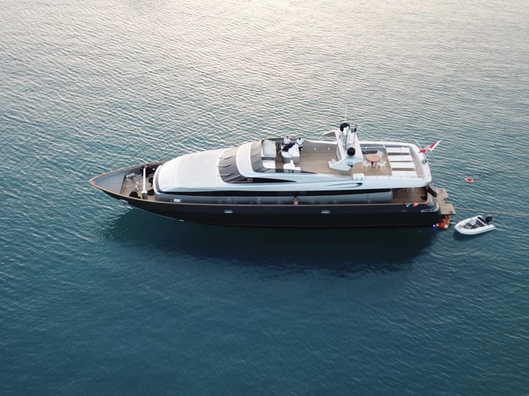 Baglietto Baglietto 100 między profesjonalistami a osobami prywatnymi w Órmos Bay