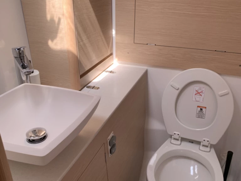 Dufour Dufour 390 Grand Large między profesjonalistami a osobami prywatnymi w Rhodes (City)