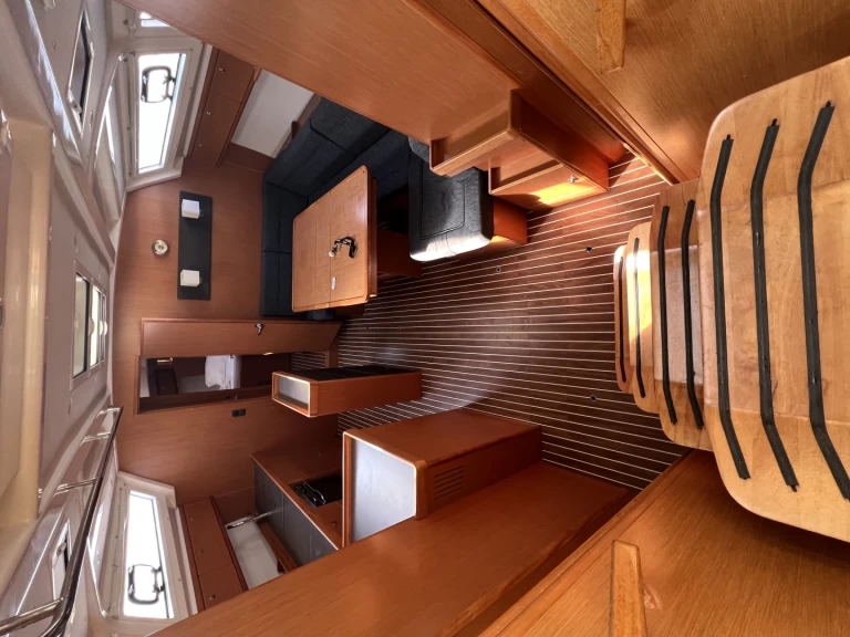 Bavaria Cruiser 46 między profesjonalistami a osobami prywatnymi w Kos