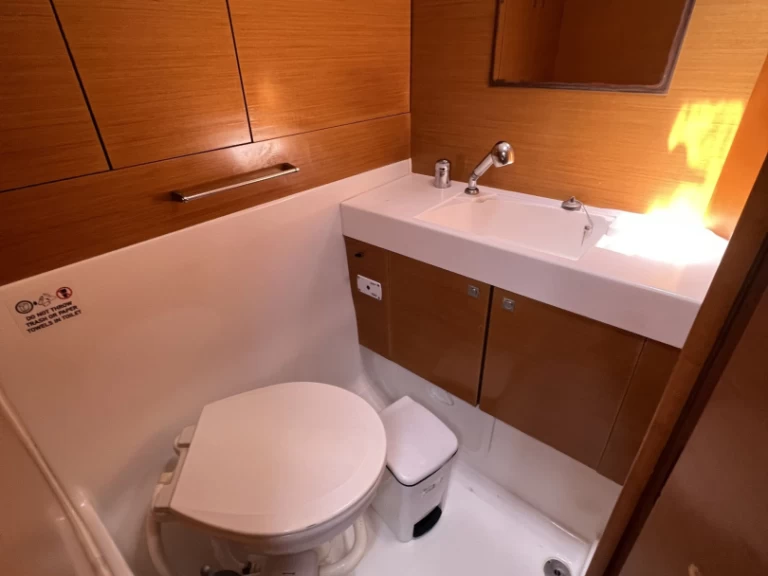 Jeanneau Sun Odyssey 509 między profesjonalistami a osobami prywatnymi w Kos