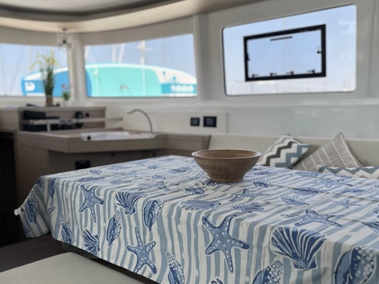 Katamaran do wynajmu w Alimos w najlepszej cenie