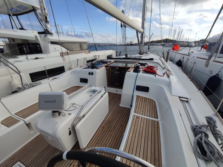 Wynajem łodzi Lavrio tanio Sun Odyssey 519