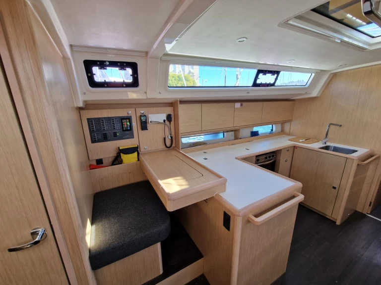 Wynajem Żaglowiec Bavaria z patentem 