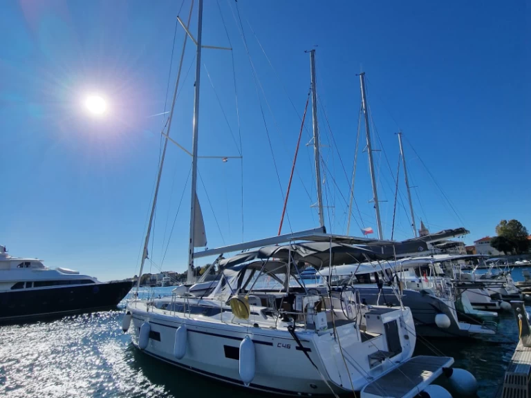 Bavaria Bavaria C46 między profesjonalistami a osobami prywatnymi w Zadar