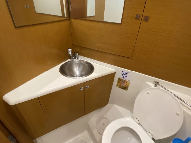 Wynajmij Żaglowiec z lub bez skippera Jeanneau w Alimos